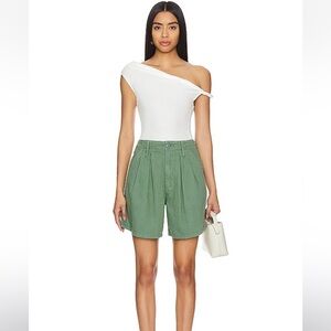 MOTHER The Pleated Chute Prep Short in Hedge Green Ladies 24